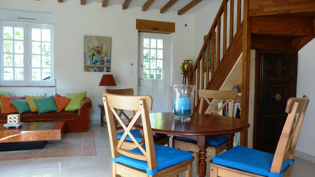Villa Les Guédrils Genêts Habitación foto